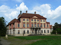 Liběchov. 1720-30 přestavěno na barokní zámek.